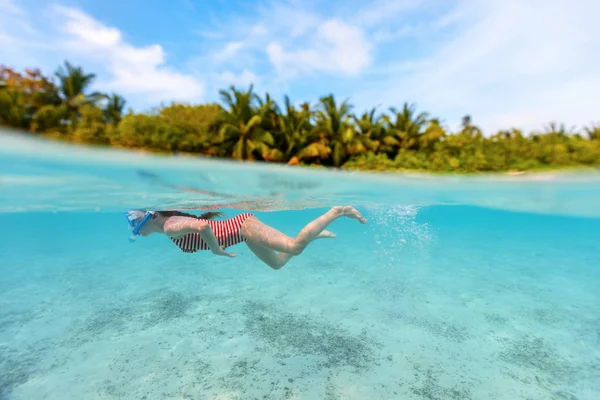 Little girl on vacation — Stock Photo, Image