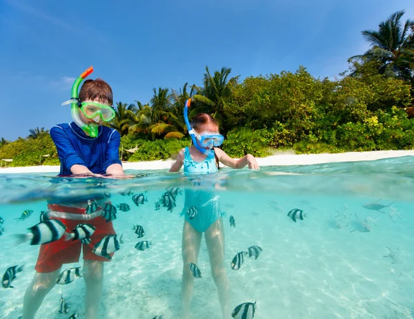 Kinder im Urlaub — Stockfoto