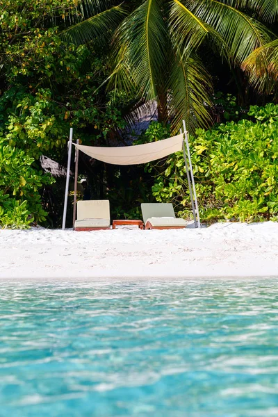 Praia tropical bonita em Maldivas — Fotografia de Stock
