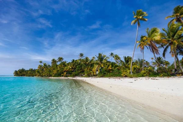 Stunning tropical beach at exotic island in Pacific — Stock Photo, Image