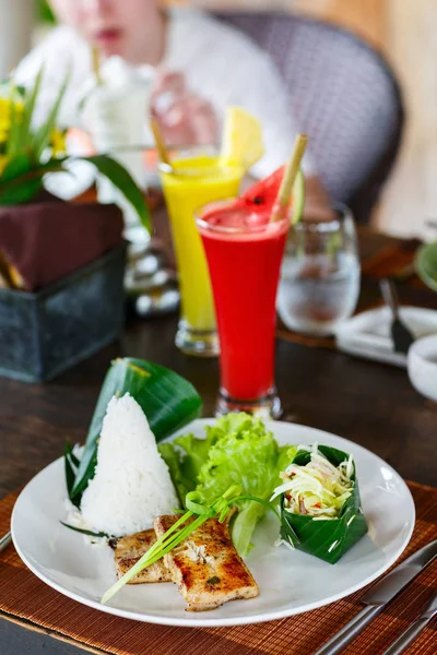 Delicious lunch plate — Stock Photo, Image