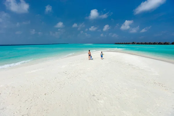 Mother and son at tropical beach — Stock Photo, Image