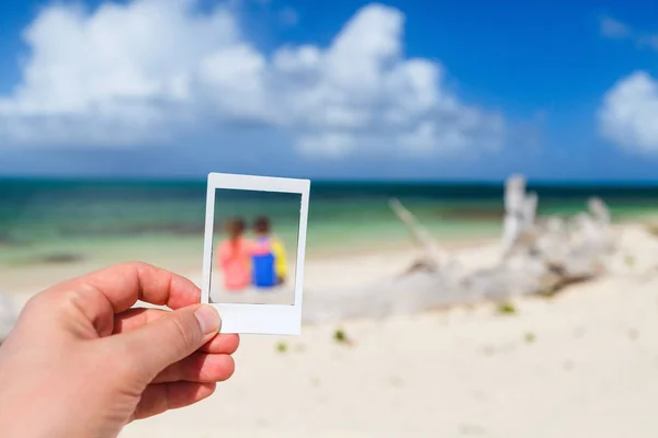 Kids having fun at beach — Stock Photo, Image