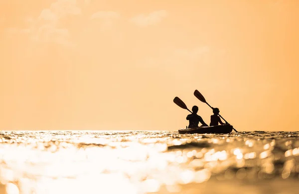 Family kayaking at sunset — Stock Photo, Image