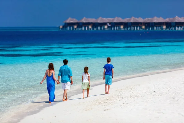 Familjen på sommarlovet — Stockfoto