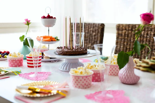 Mesa de sobremesa na festa — Fotografia de Stock