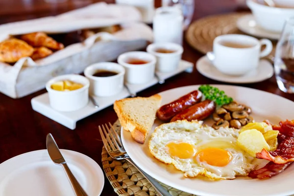 Breakfast with fried eggs — Stock Photo, Image