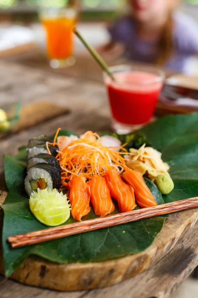 Cucina giapponese sushi e sashimi — Foto Stock