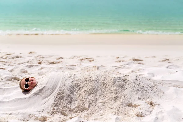 Little girl on vacation — Stock Photo, Image