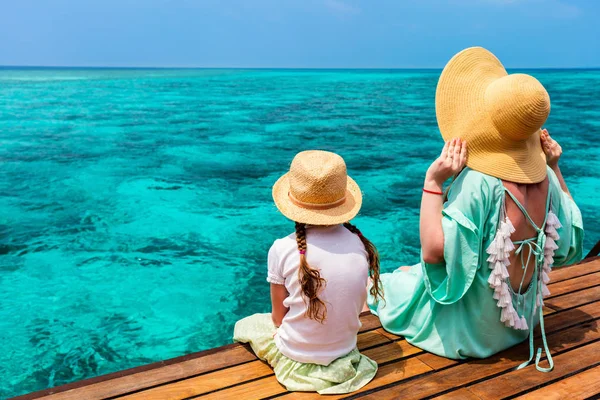 Mother and daughter on vacation — Stock Photo, Image