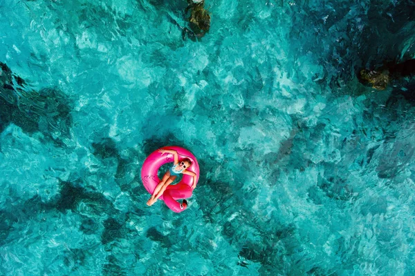 Adorable little girl on vacation — Stock Photo, Image