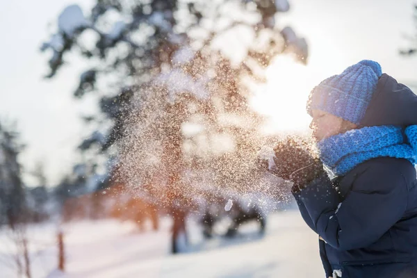 Menina ao ar livre no inverno Fotografia De Stock