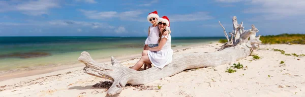 Családi karácsony a strandon — Stock Fotó