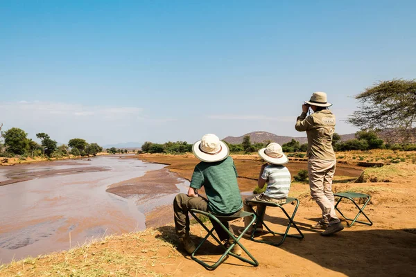 Family safari in Africa — Stock Photo, Image
