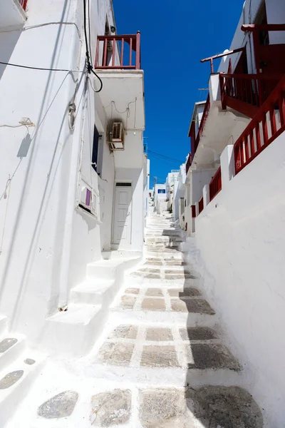 Rua tradicional da ilha de Mykonos — Fotografia de Stock