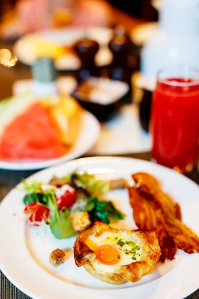 Tarte aux œufs servie au petit déjeuner — Photo