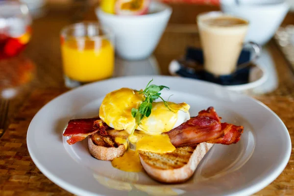 God frukost med ägg — Stockfoto