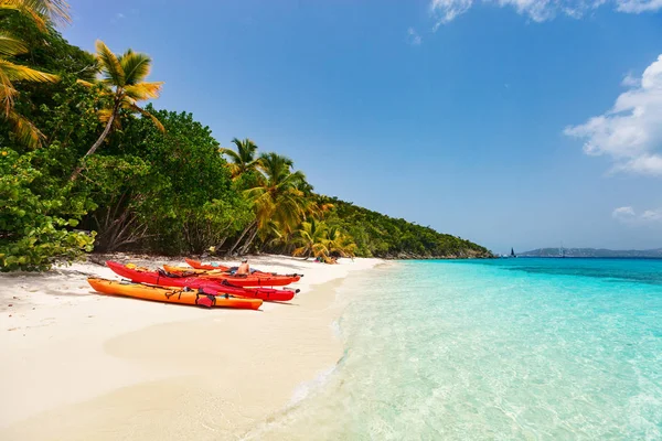 Colorful red kayaks — Stock Photo, Image