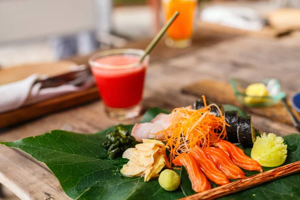 Japonská kuchyně sushi a sashimi — Stock fotografie