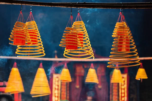 Incensos circulares no templo chinês — Fotografia de Stock