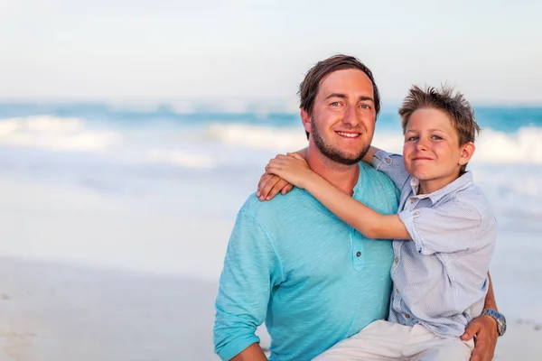 Gelukkige vader en zoon — Stockfoto