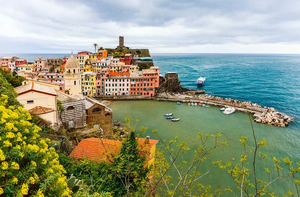Vernazza Dorf in Cinque Terre — Stockfoto
