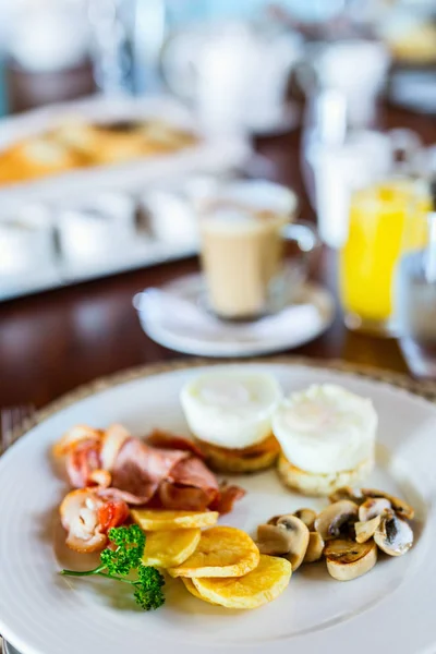 Delicious breakfast with poached eggs — Stock Photo, Image