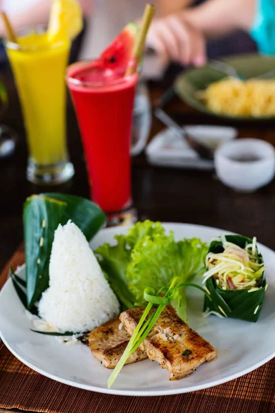 Delicioso almuerzo de pescado —  Fotos de Stock