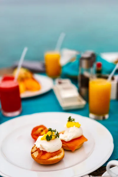 Delicioso café da manhã com ovos Benedict — Fotografia de Stock