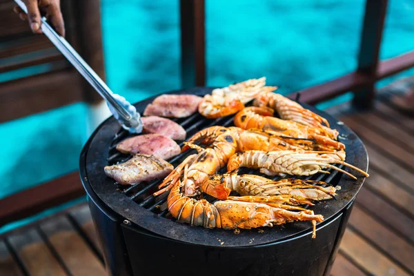 Fresh lobsters and crayfish — Stock Photo, Image