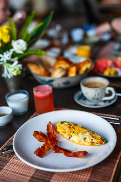 Delicious breakfast with omelet — Stock Photo, Image