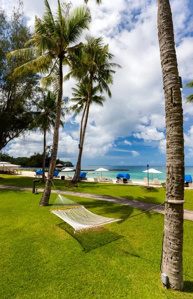 Beautiful tropical beach at exotic island — Stock Photo, Image
