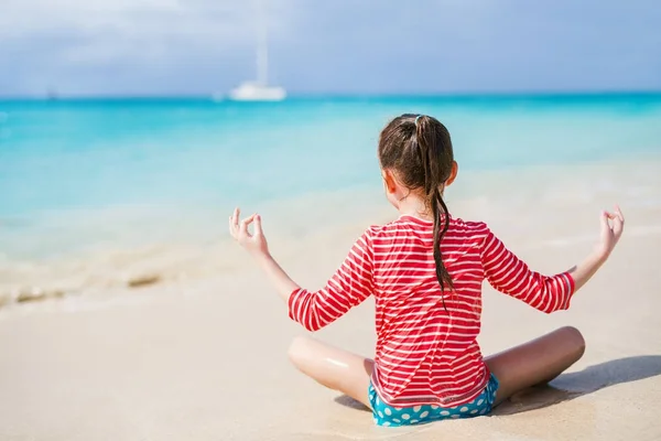 Little girl on vacation — Stock Photo, Image