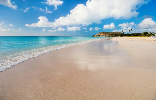 Idyllic beach at Caribbean — Stock Photo, Image