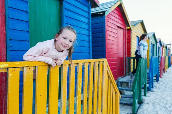 Muizenberg plajda küçük kız — Stok fotoğraf