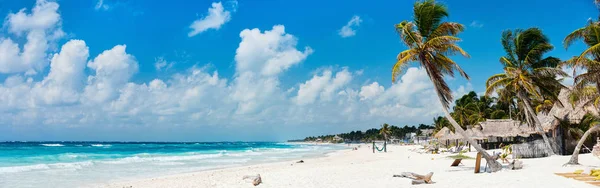 令人惊叹的加勒比海滩附近图卢姆遗址在墨西哥 — 图库照片