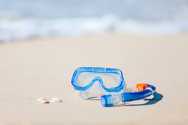 Schnorchelausrüstung auf Sand — Stockfoto