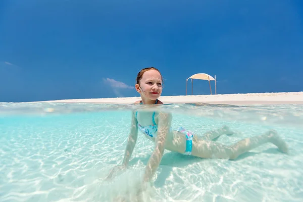 Meisje op vakantie — Stockfoto