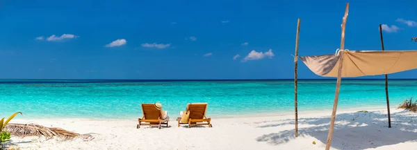 Hermosa playa tropical en Maldivas —  Fotos de Stock