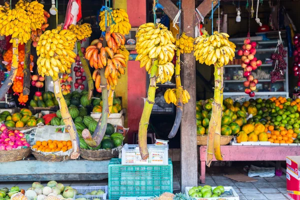 Étal de marché avec bananes — Photo