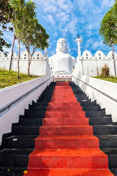 Estátua de Buda branco — Fotografia de Stock