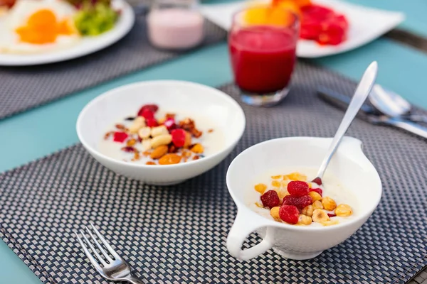 Deliziosa Farina Avena Sana Colazione Con Noci Frutta Secca — Foto Stock