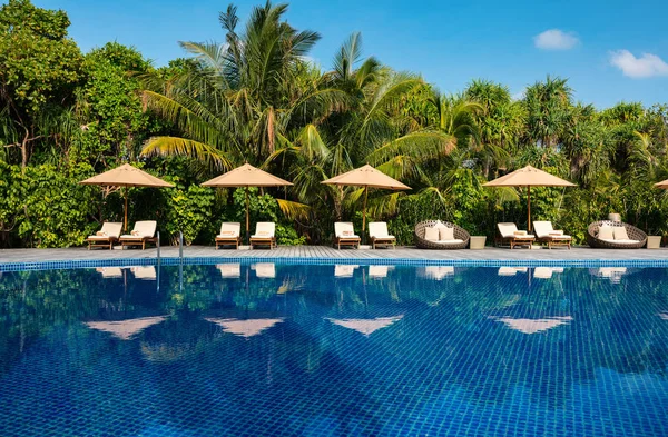 Krásný Bazén Luxusním Resortu — Stock fotografie