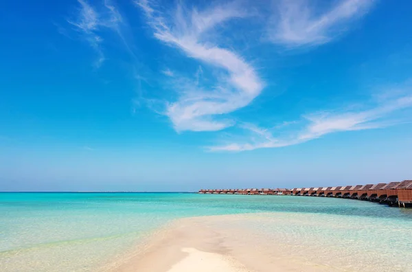 马尔代夫奇异岛屿上美丽的热带海滩 — 图库照片