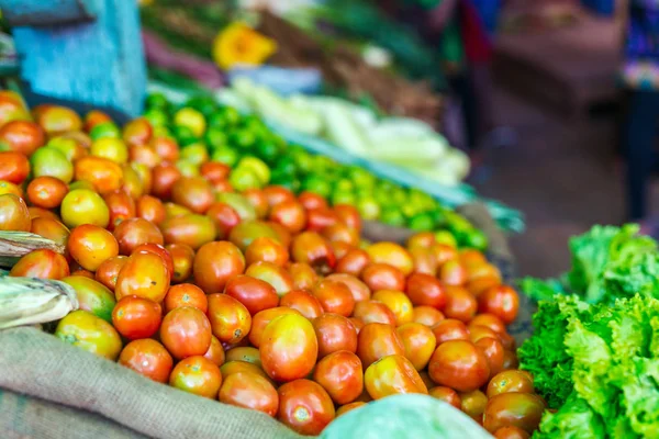 Close Fresh Organic Tomatos Outdoor Market — Stock Photo, Image