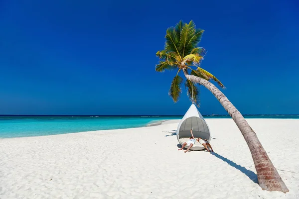 Små Barn Tropisk Strand Sommarlovet — Stockfoto