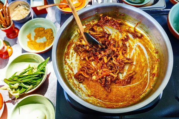 Bereiding Van Traditionele Sri Lankaanse Schotel Met Champignons Tijdens Kookles — Stockfoto