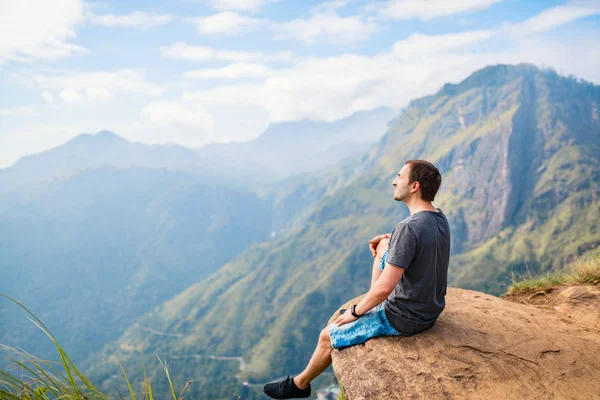 Young Man Enjoying Breathtaking Views Mountains Tea Plantations Little Adams — Stock Photo, Image