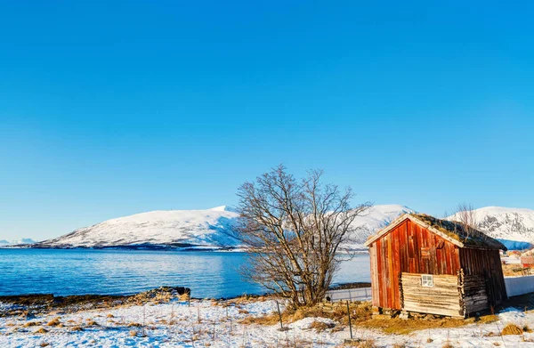 Όμορφο Χειμωνιάτικο Τοπίο Της Βόρειας Νορβηγίας Ξύλινες Καλύβες Θέα Στο — Φωτογραφία Αρχείου