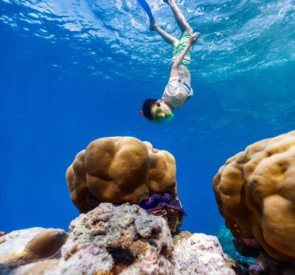 Teenage Boy Swimming Underwater Shallow Turquoise Water Coral Reef Maldives — Stock Photo, Image
